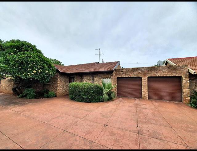 3 BEDROOM HOUSE FOR SALE IN SINOVILLE